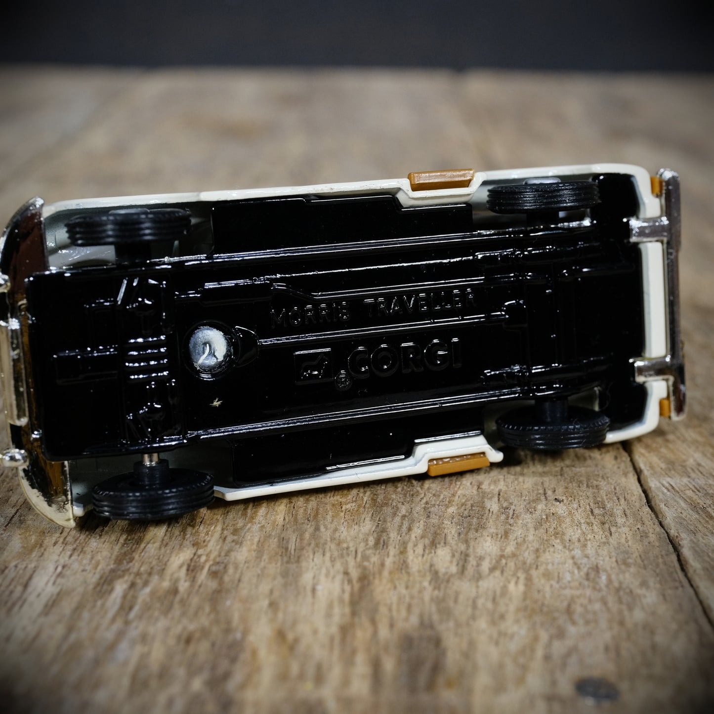 Used Corgi Morris Minor Traveller, Off-White, 1/43