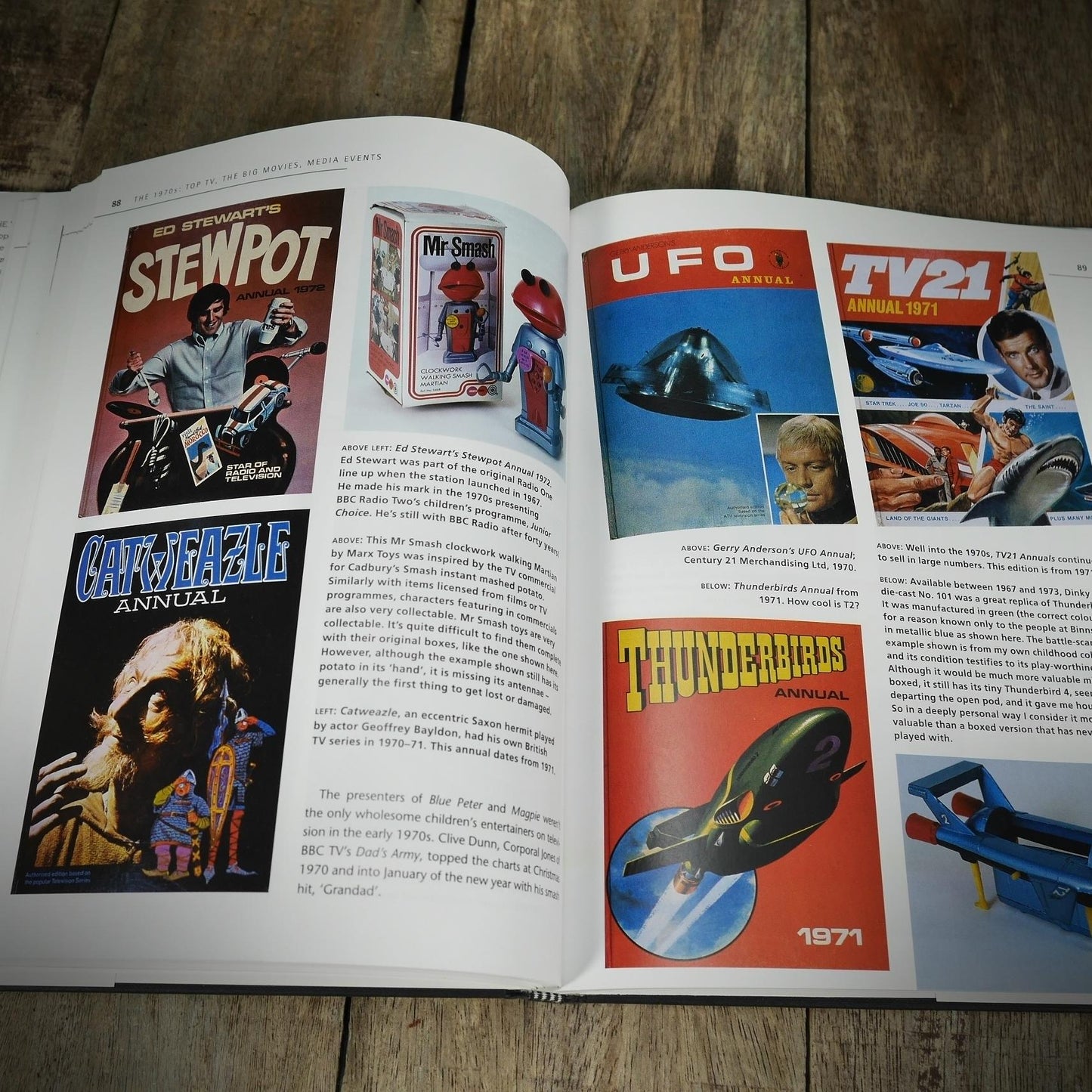 TV & Film Toys and Ephemera, Arthur Ward Hardback 2007, Diecast Models Games Etc