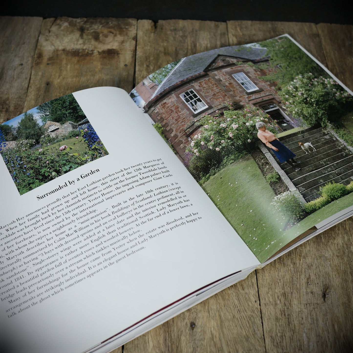 Living in Scotland, Lesley Astaire & Others, Softcover, Traditional Country Interior Design, Antiques