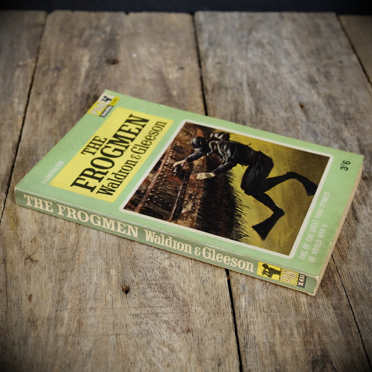 Vintage Pan Paperback Book, The Frogmen, True Stories of WWII, T Waldron, J Gleeson 1965
