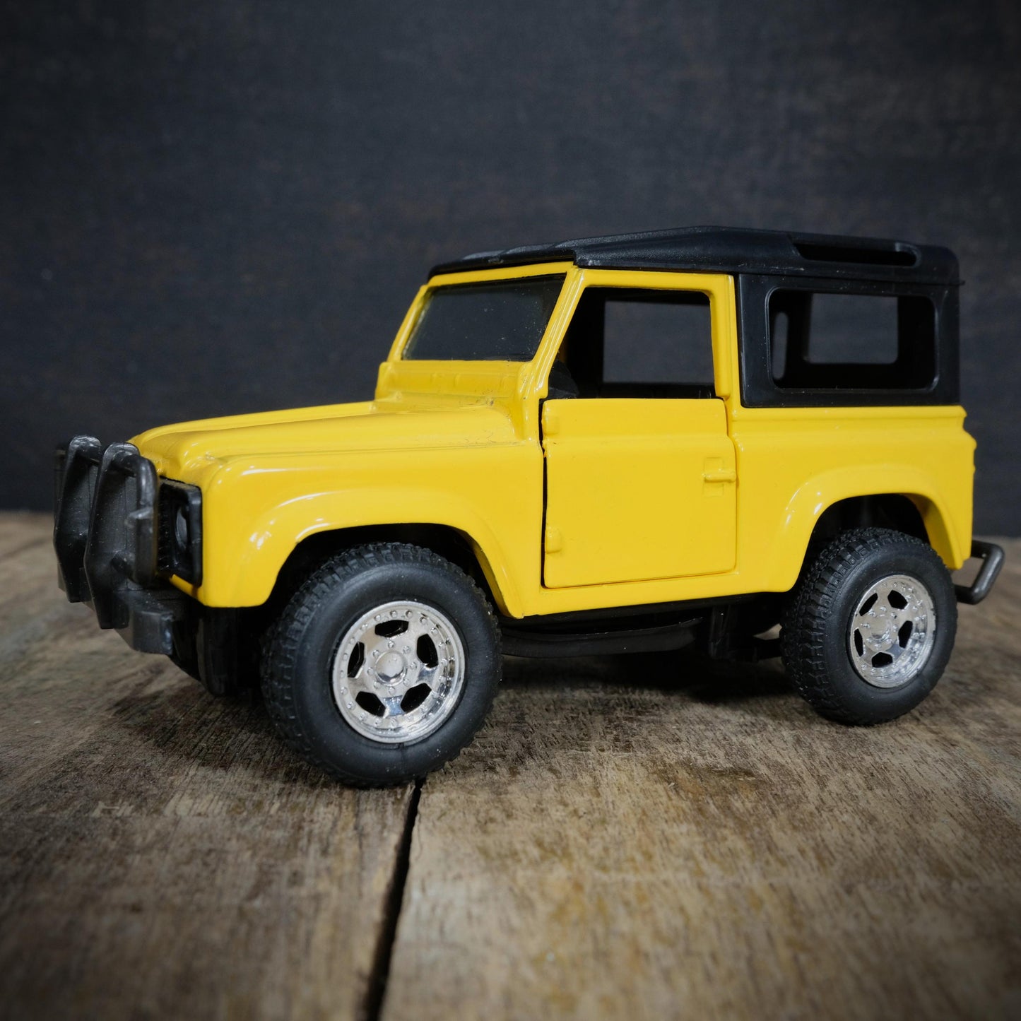 Land Rover 90 Defender Station Wagon, Yellow, 1:32, New Ray