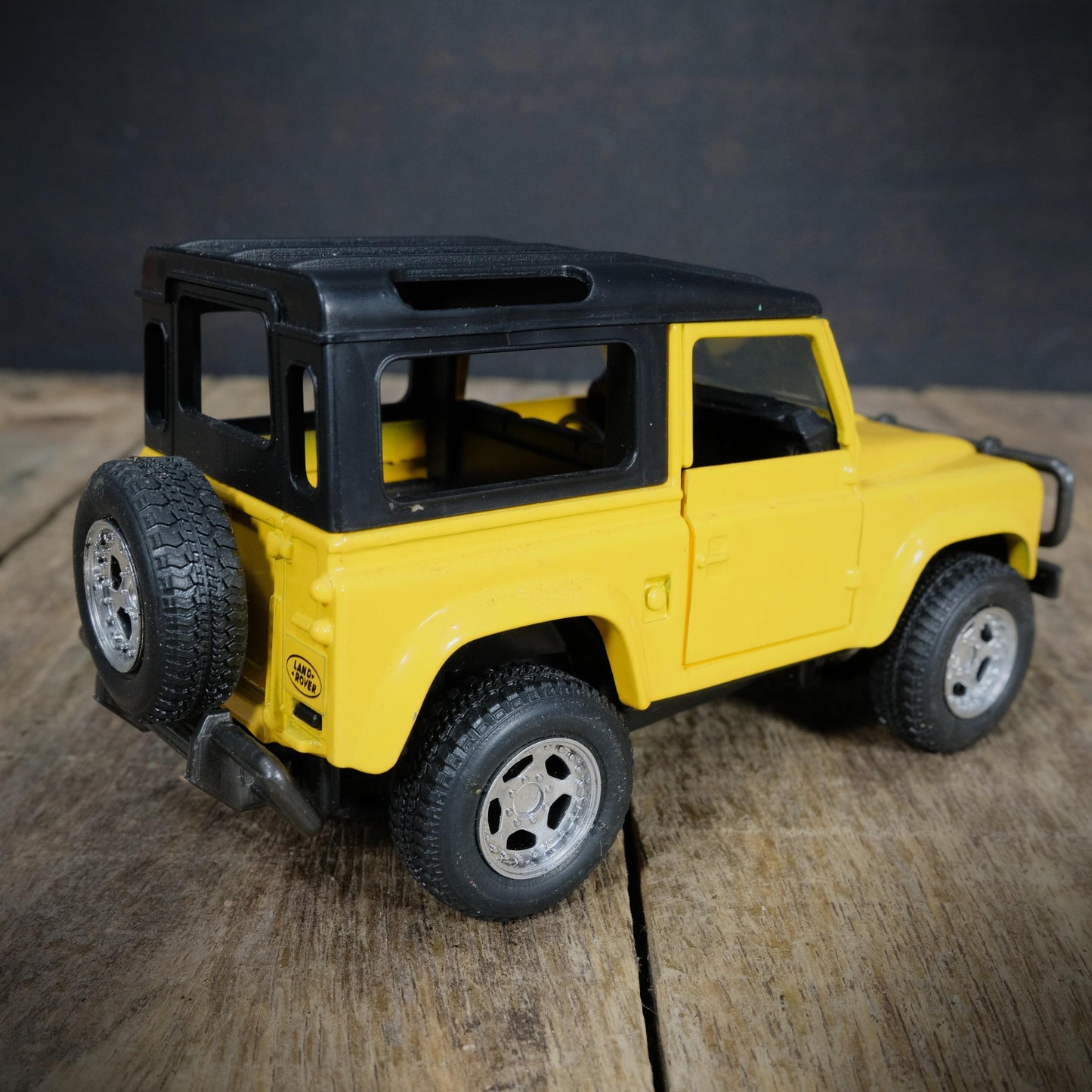 Land Rover 90 Defender Station Wagon, Yellow, 1:32, New Ray