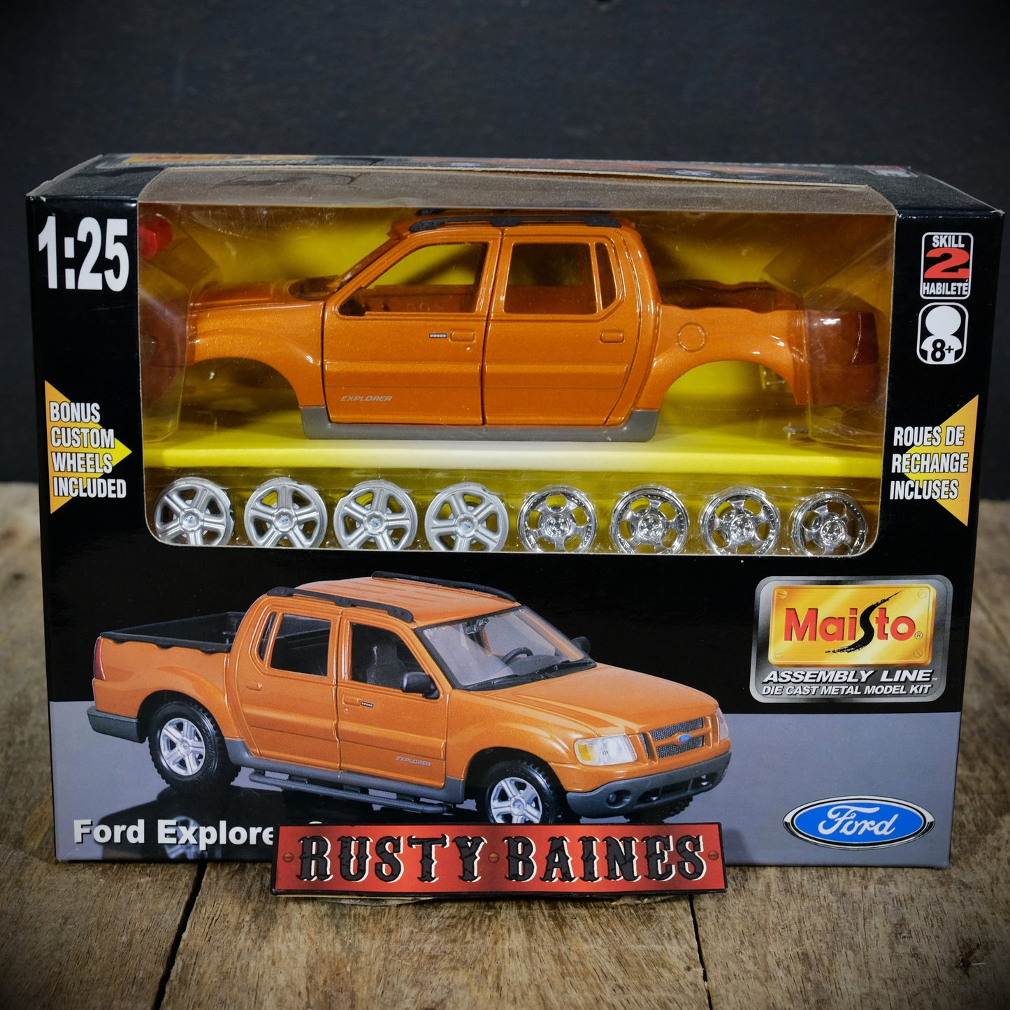 Maisto Ford Explorer Sport Trac Double Cab Pick-Up, Assembly Line Model Kit