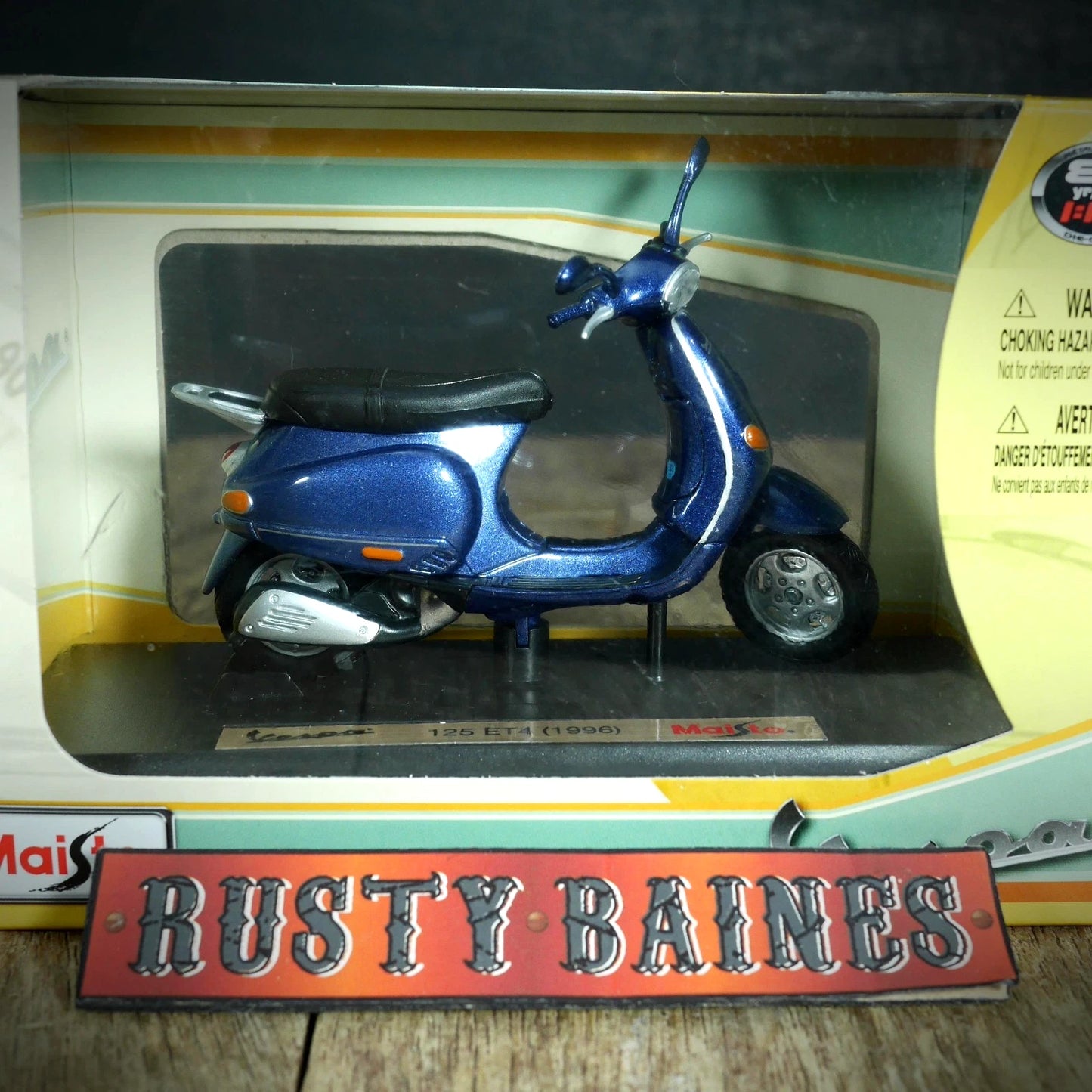 Maisto Vespa Piaggio ET4 125 Scooter, Blue Boxed