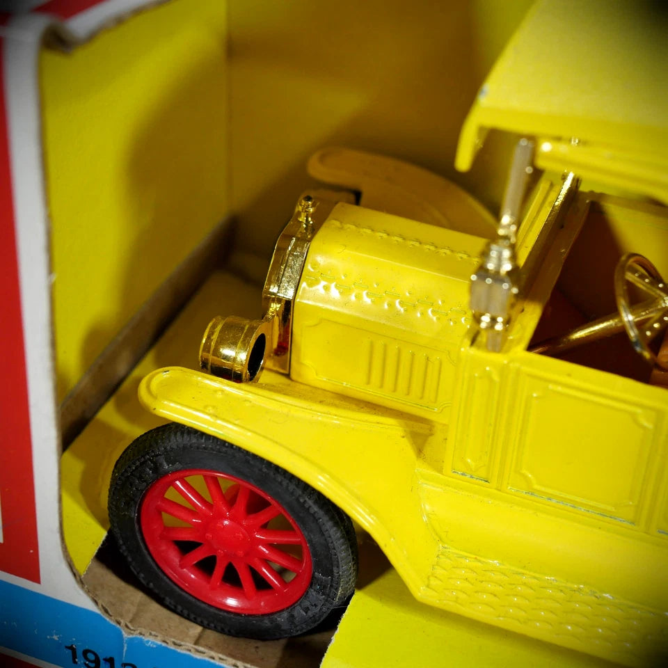 ERTL 1913 Ford Model T Money Box Van, 1/25, Boxed, Toymaster Livery
