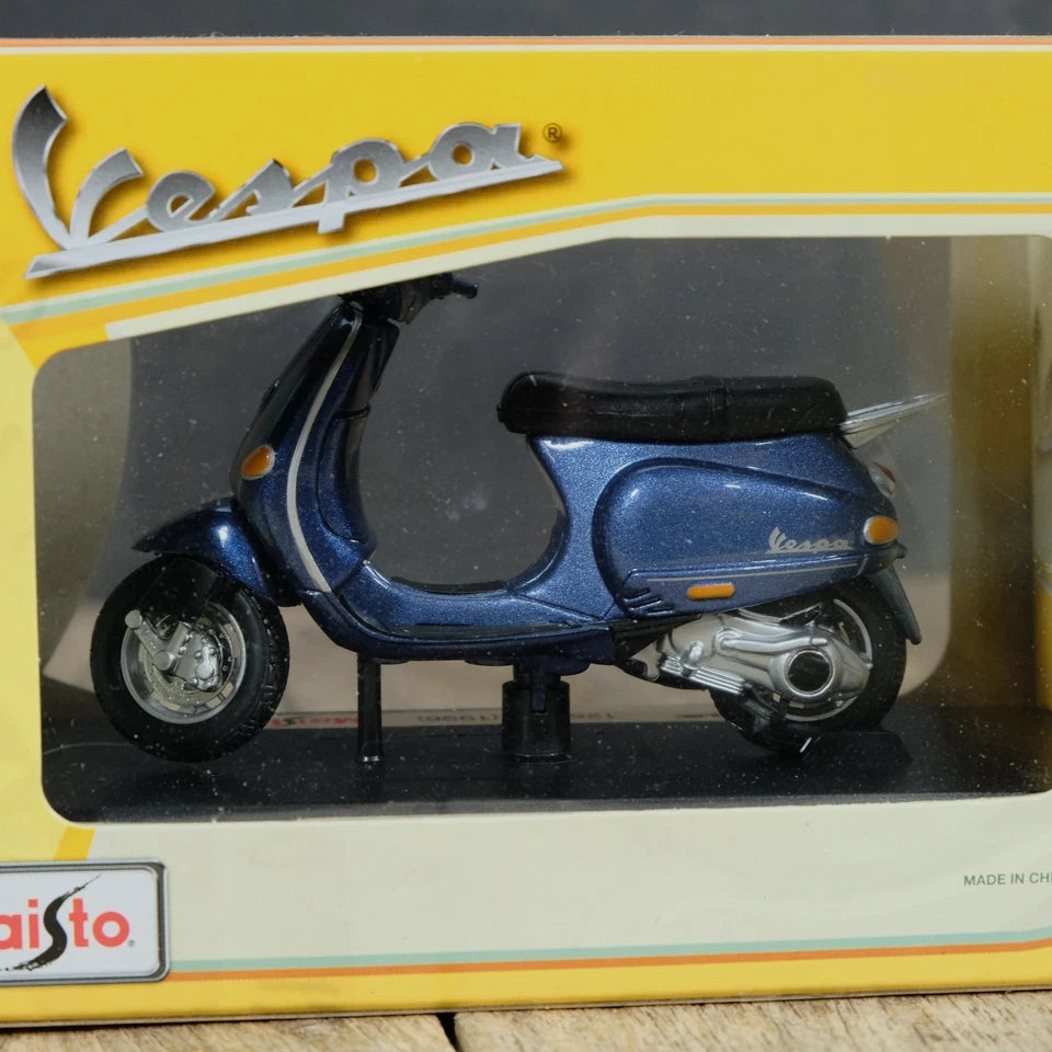 Maisto Vespa Piaggio ET4 125 Scooter, Blue Boxed