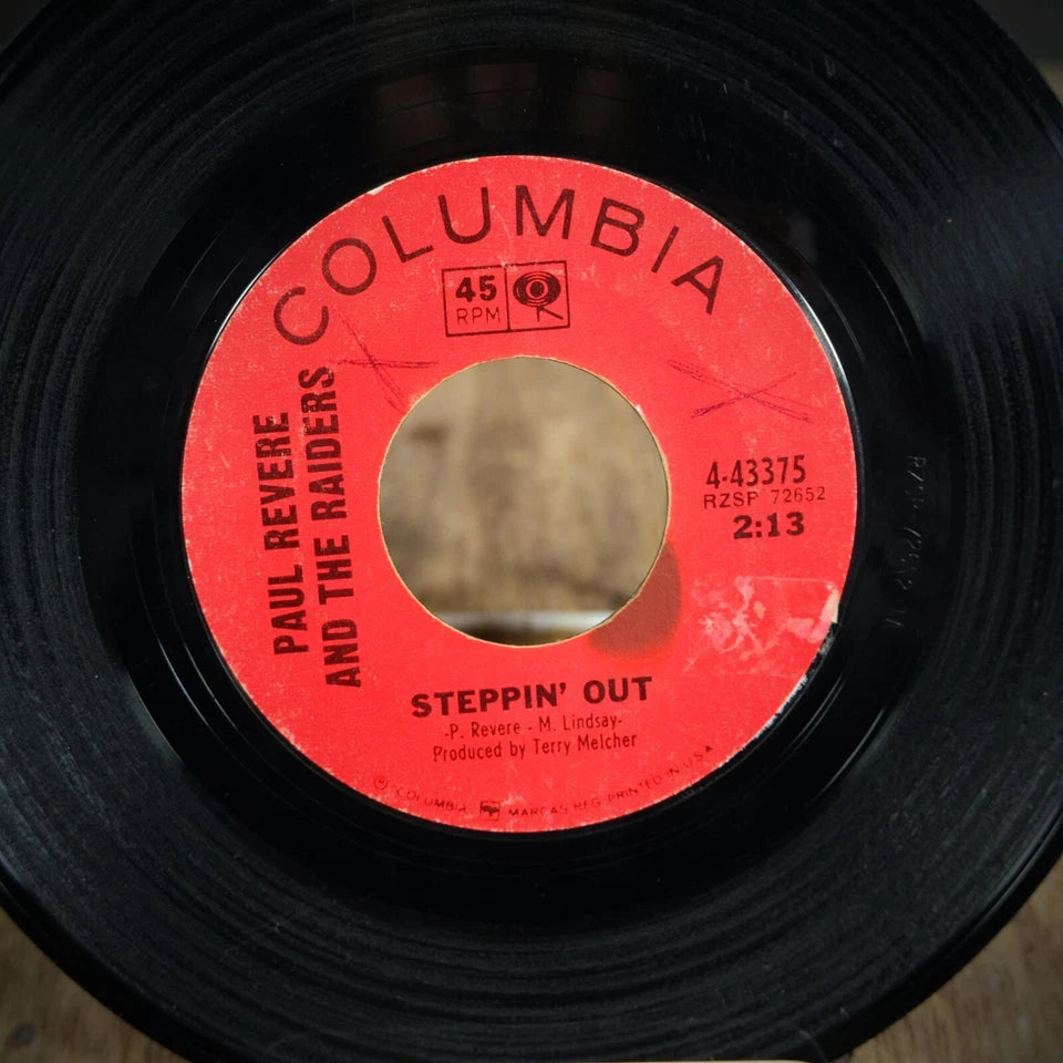 Record 7" Single, Paul Revere and the Raiders, Steppin Out/Blue Fox