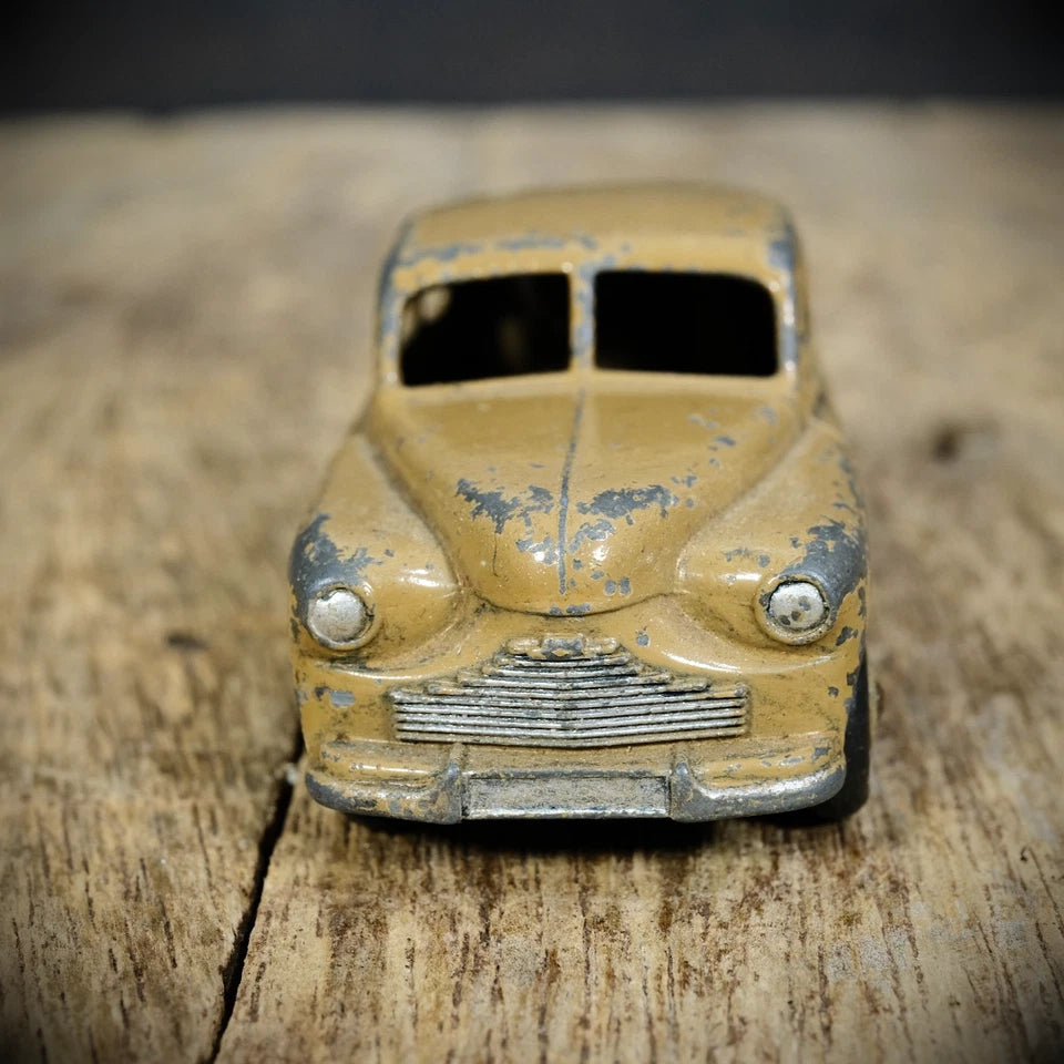 Vintage Dinky 40e Standard Vanguard, Fawn