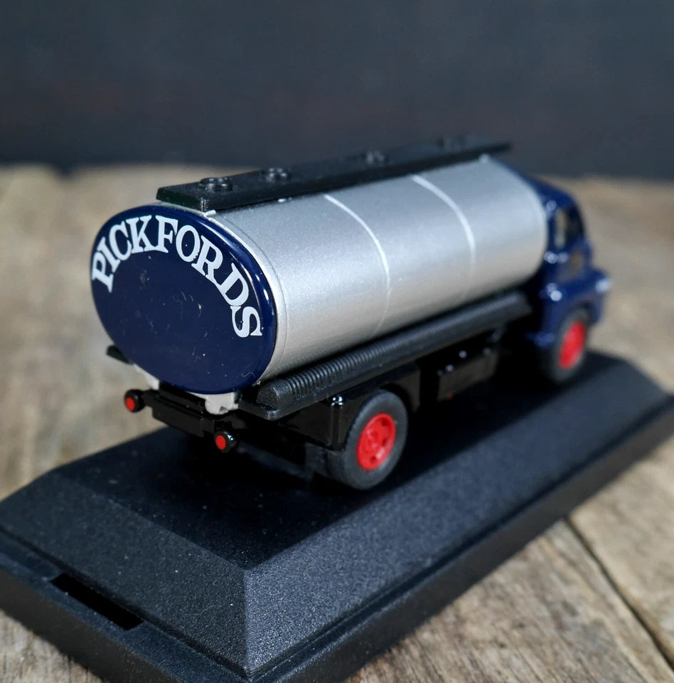 Vanguards Bedford S Type Tanker Lorry, Pickfords, 1/64 Scale, Boxed