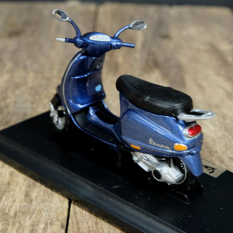 Maisto Vespa Piaggio ET4 125 Scooter, Blue Boxed